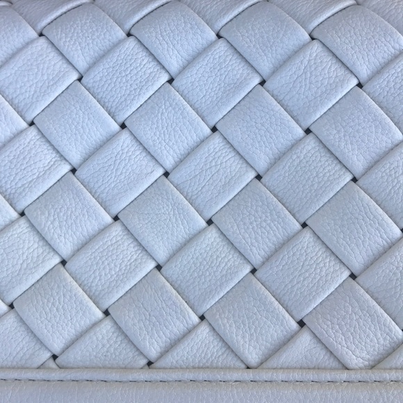 White purse - Picture 2 of 5